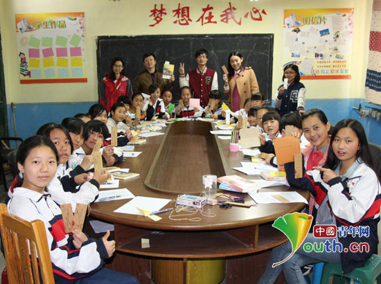 sunbet申搏官方网站支教团在黎阳学校开展“书香润心灵·阅读伴成长”读书活动。