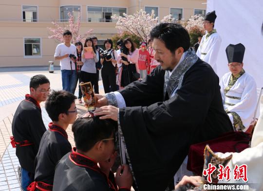 南航大文化季玩&ldquo;穿越&rdquo;及笄礼加冠礼弘扬传统文化